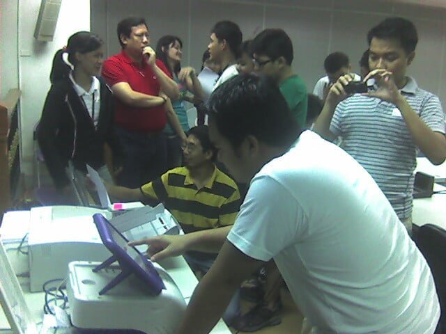 Sinusubukan ni Carl Marc ang direct recording electronic