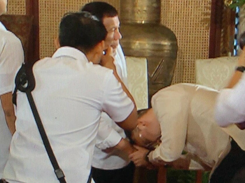 Alan Cayetano nagmano kay Tatay Digong